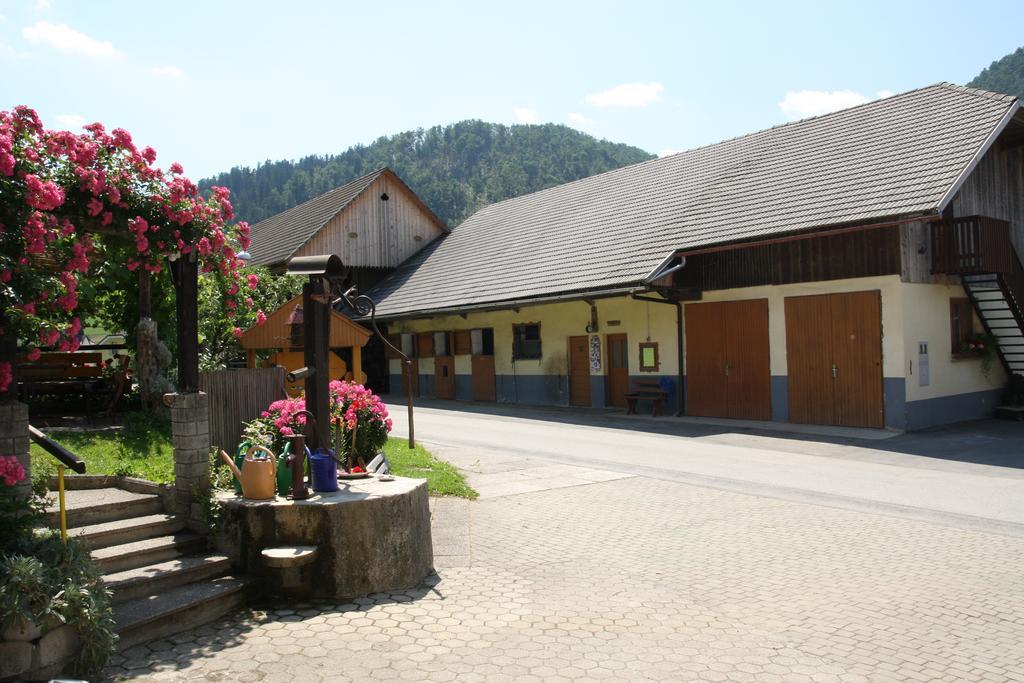 Apartments Pri Bostjanovcu Gorenja Vas  ภายนอก รูปภาพ