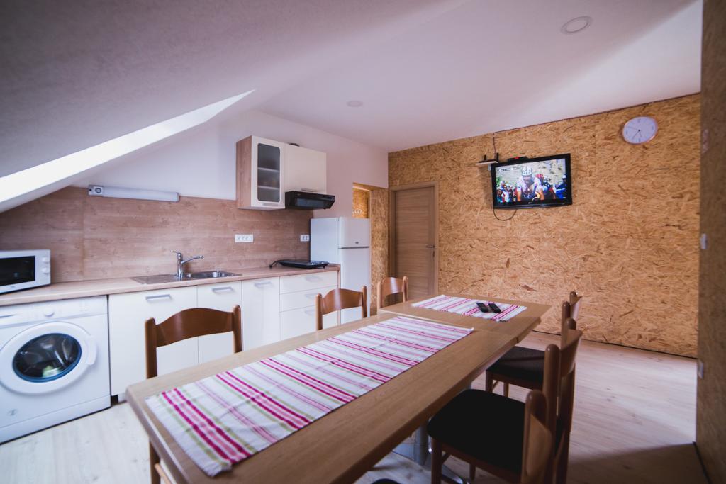 Apartments Pri Bostjanovcu Gorenja Vas  ภายนอก รูปภาพ